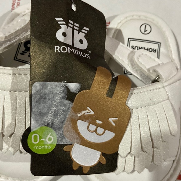 Romirus baby shoes Baby Sandals fringe NWT white  💕 0-6 months size 1 - Picture 2 of 12